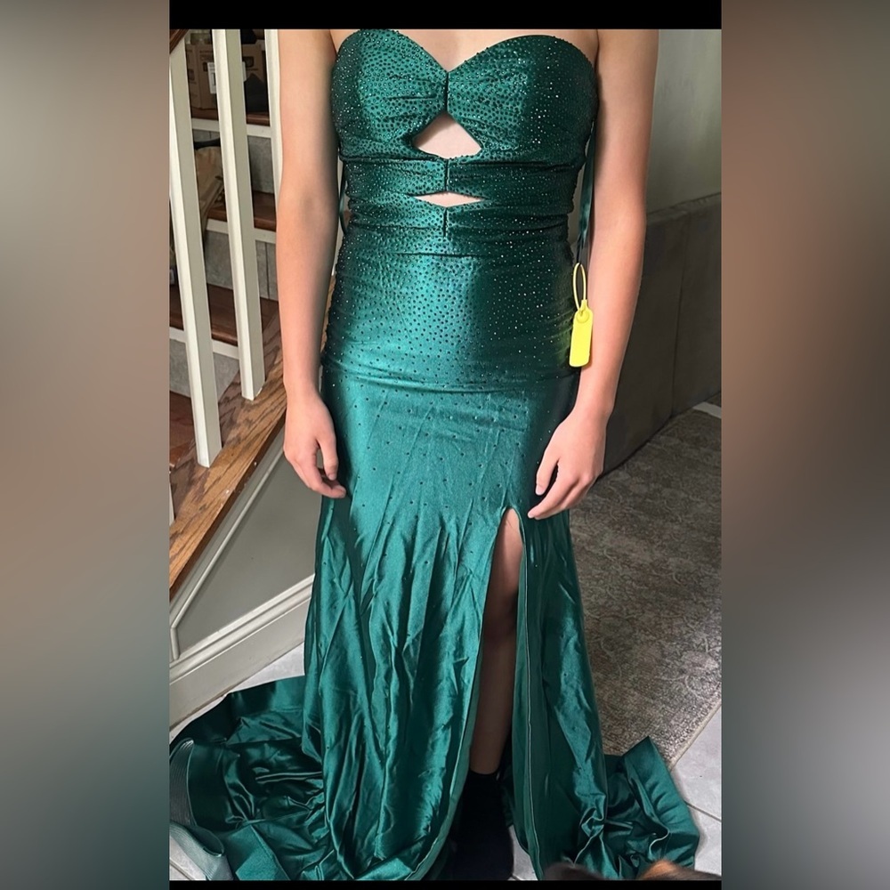 Strapless Emerald Green Gown - Picture 2 of 3